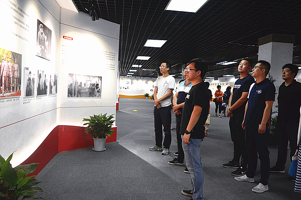 參觀現場_副本.jpg 參觀現場_副本.jpg